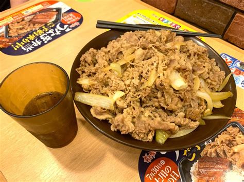 キング牛丼 並の何倍：食文化と経済の交差点